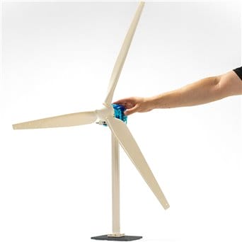 Mega turbina wiatrowa 90cm – młody konstruktor