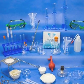 Wielki zestaw szkła i wyposażenia laboratoryjnego